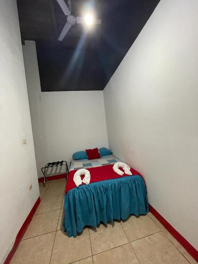 Hostal Blood Moon Rio Dulce Ngoại thất bức ảnh